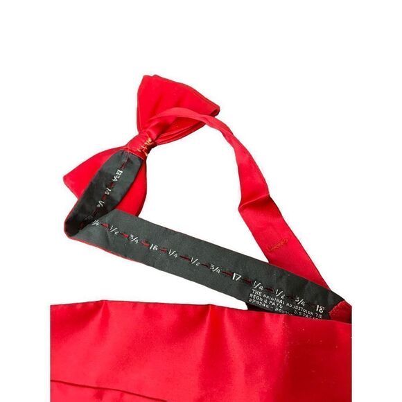 Shiny red Cummerbund and matching bow tie both adjustable - Picture 5 of 7